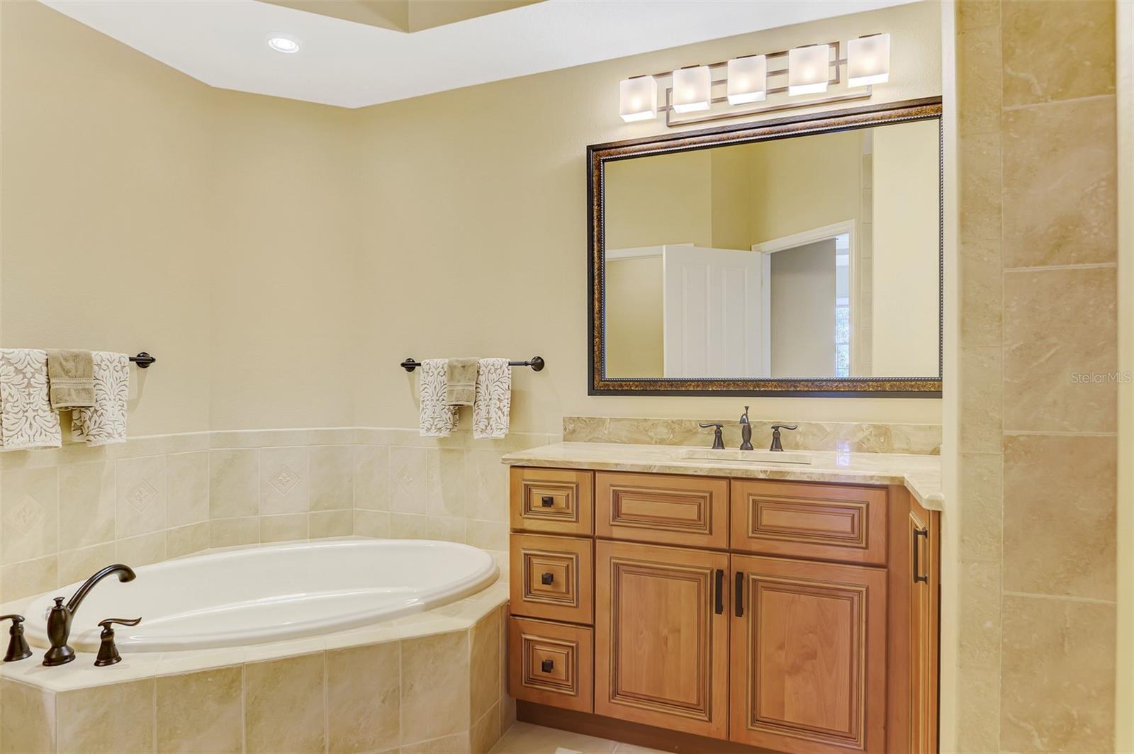 BOTANICA PARISIENNE GARDENS - Residential