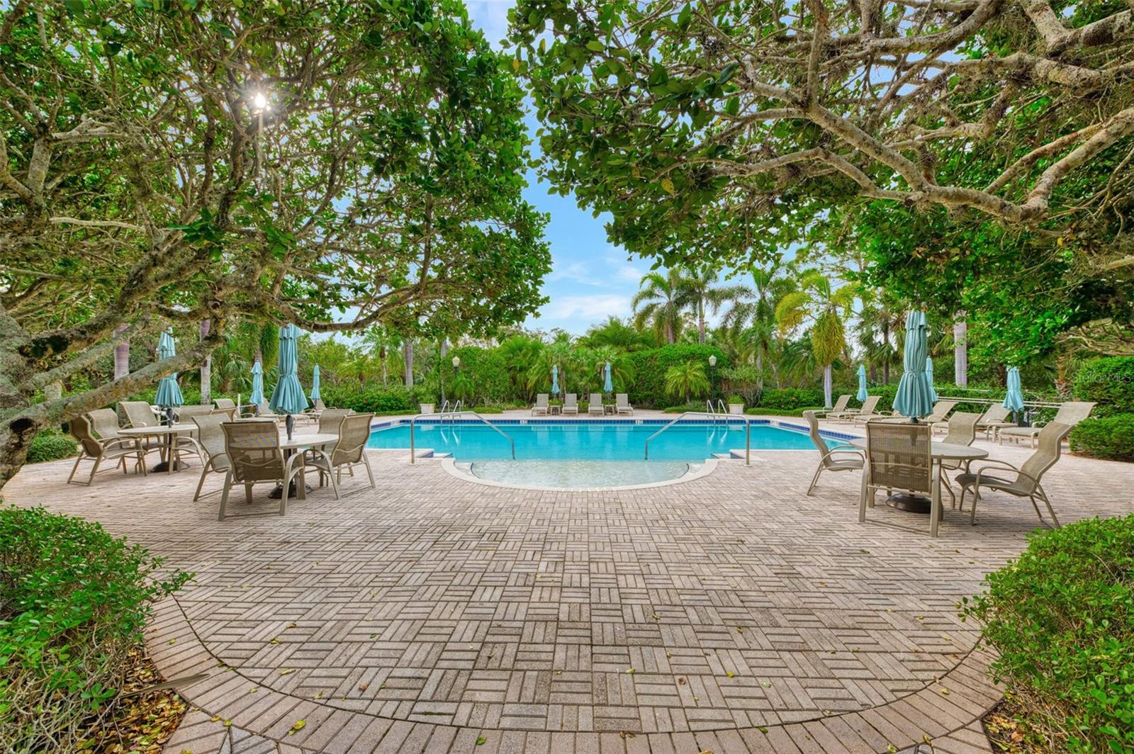 BOTANICA PARISIENNE GARDENS - Residential