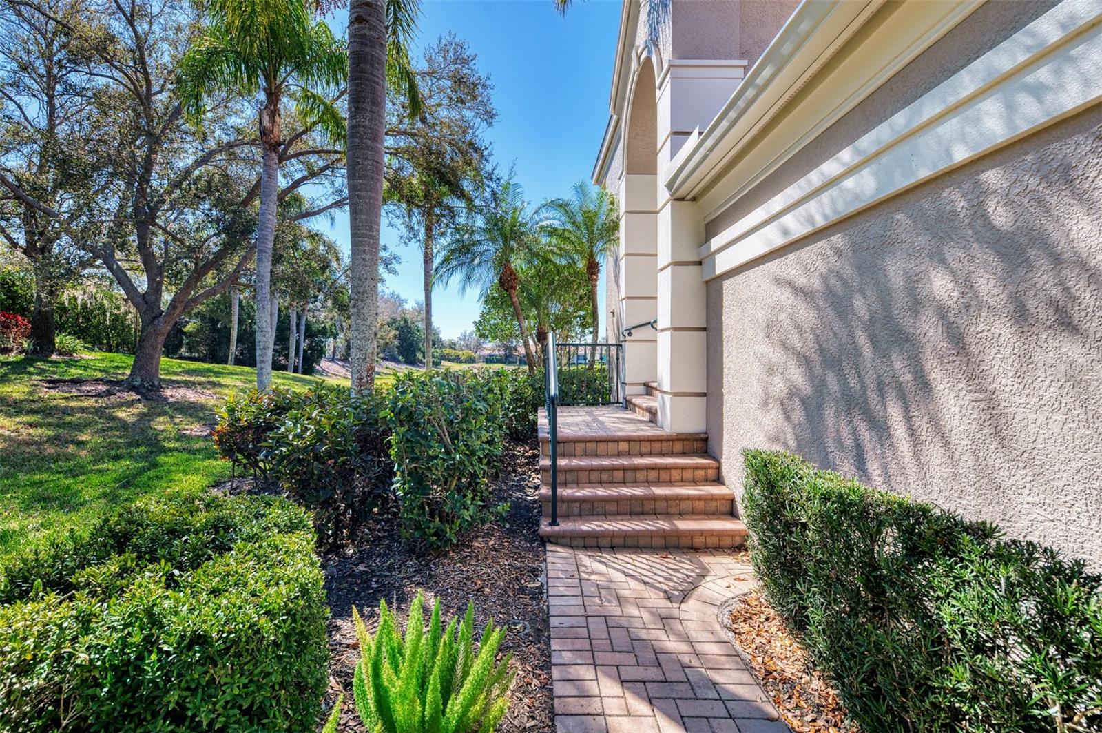 BOTANICA PARISIENNE GARDENS - Residential