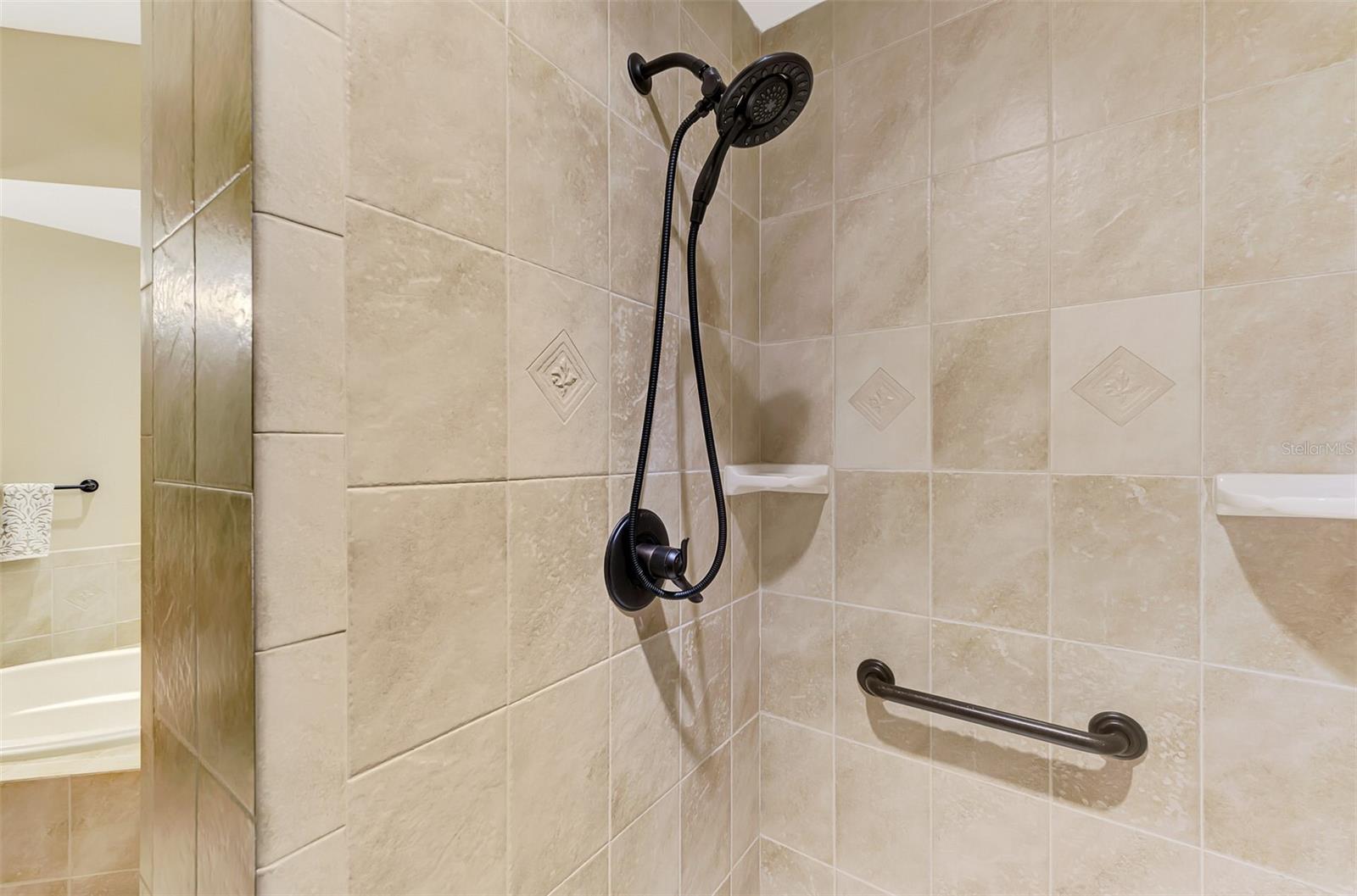 BOTANICA PARISIENNE GARDENS - Residential