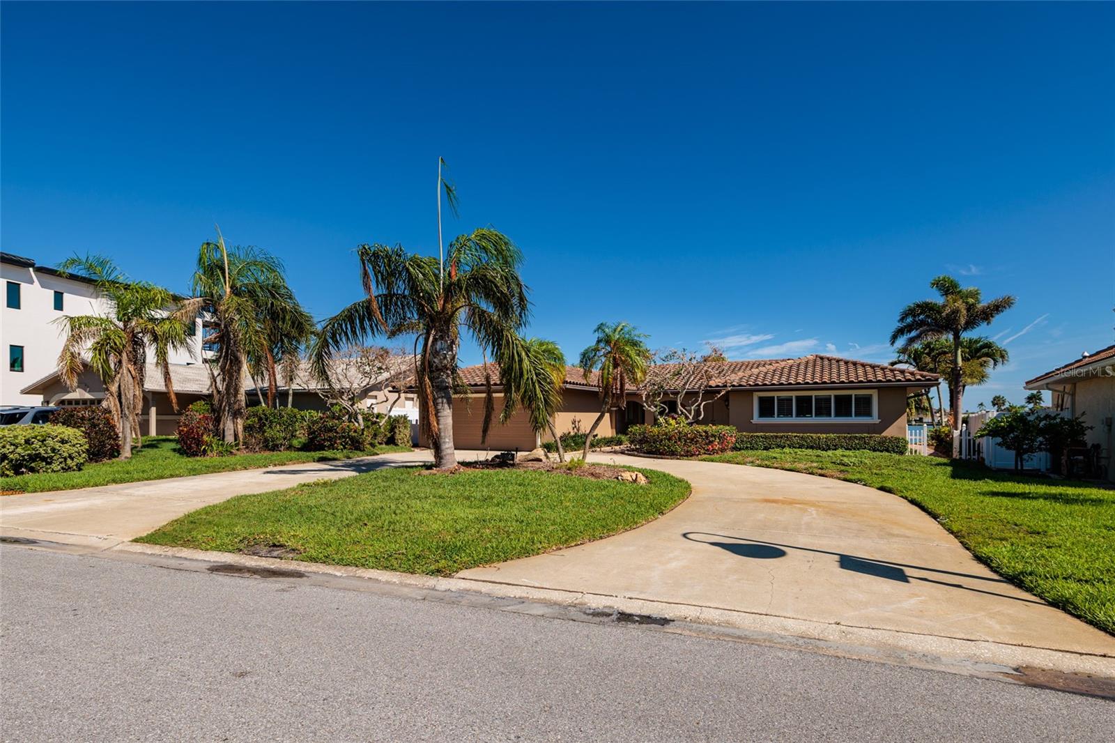 208 BATH CLUB BOULEVARD N