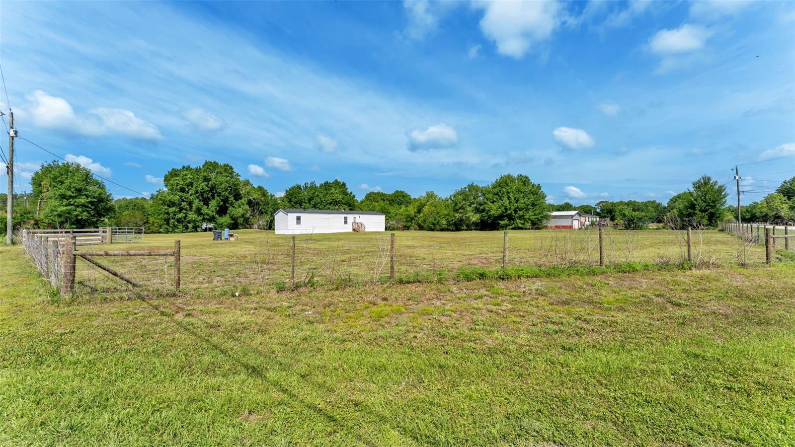 COUNTRY TRAILS - Residential