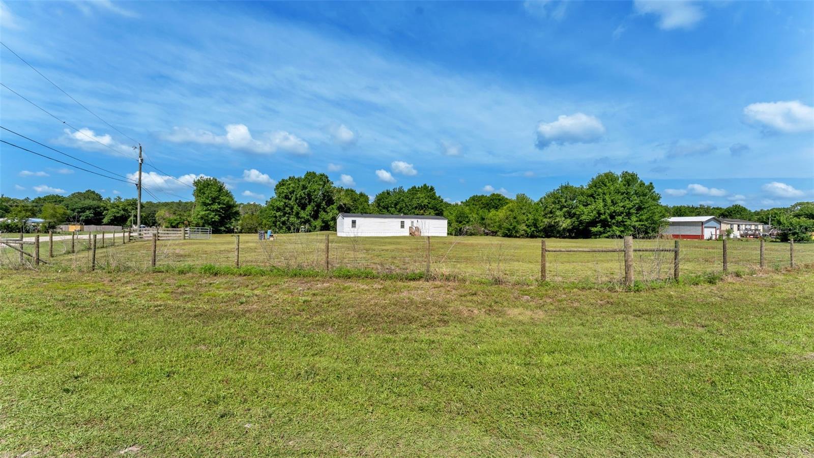 COUNTRY TRAILS - Residential