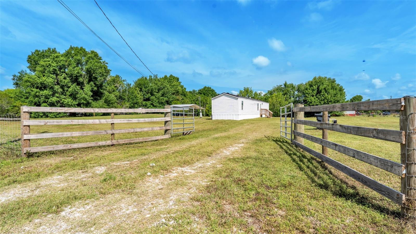 COUNTRY TRAILS - Residential
