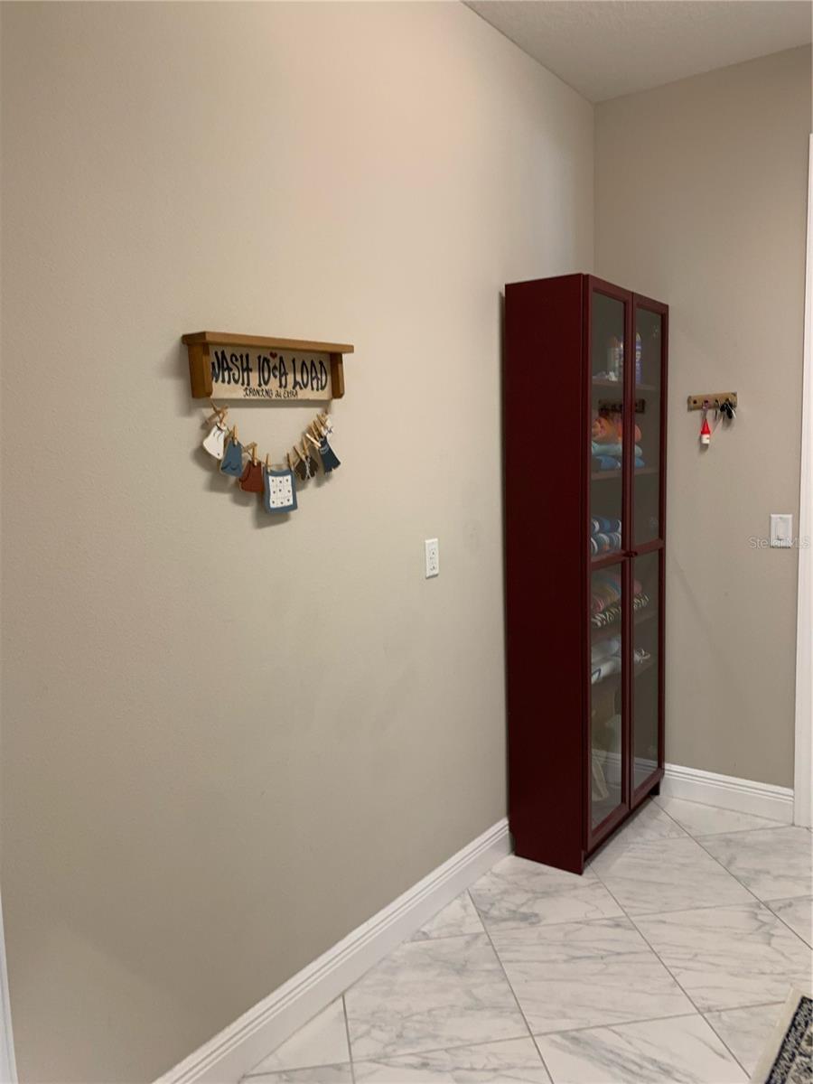 VALENCIA LAKES - Residential