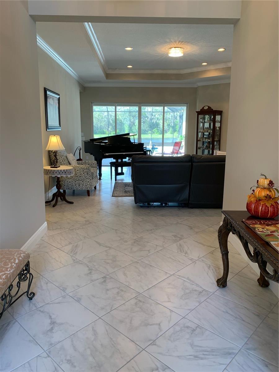 VALENCIA LAKES - Residential