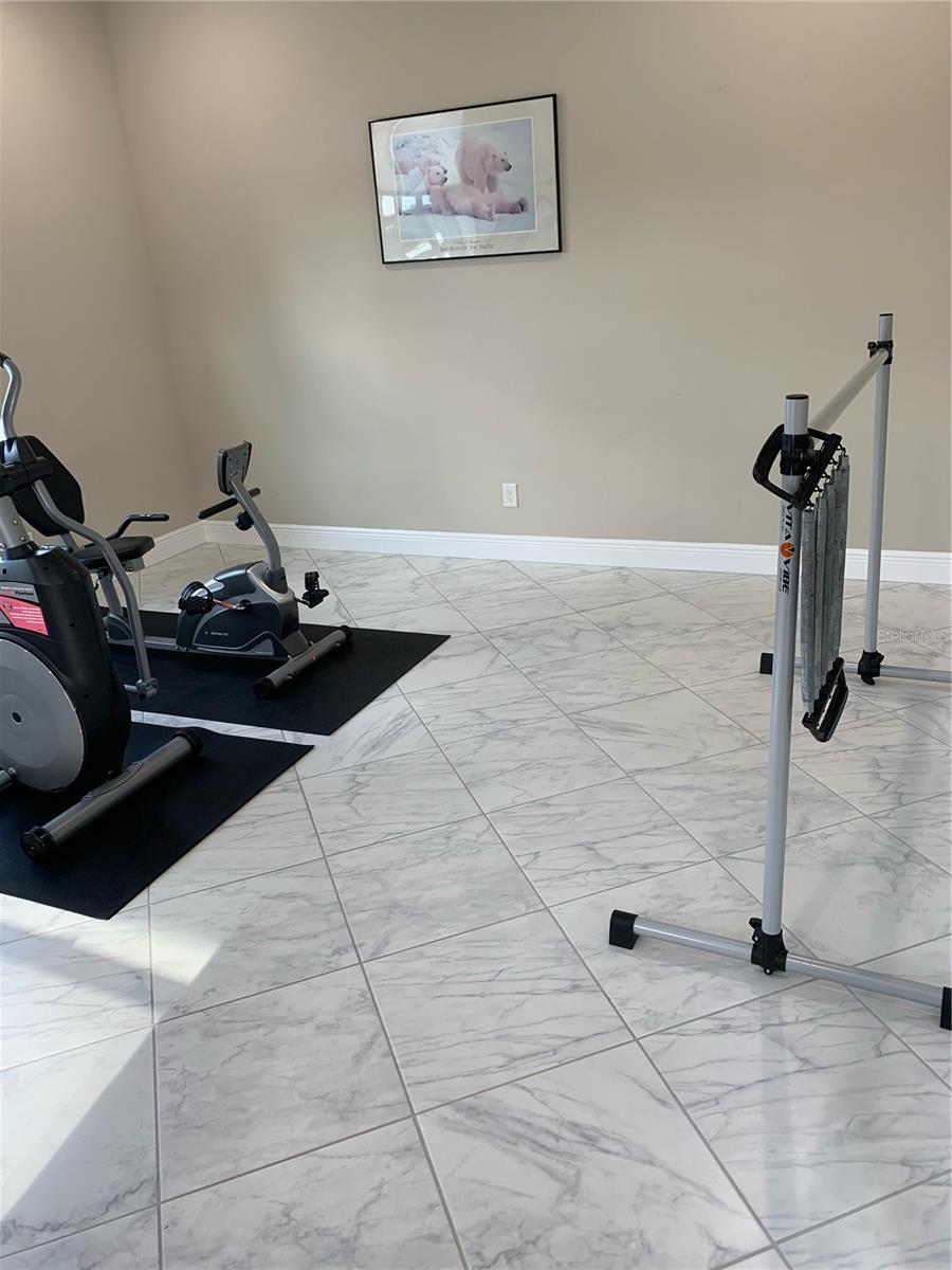 VALENCIA LAKES - Residential