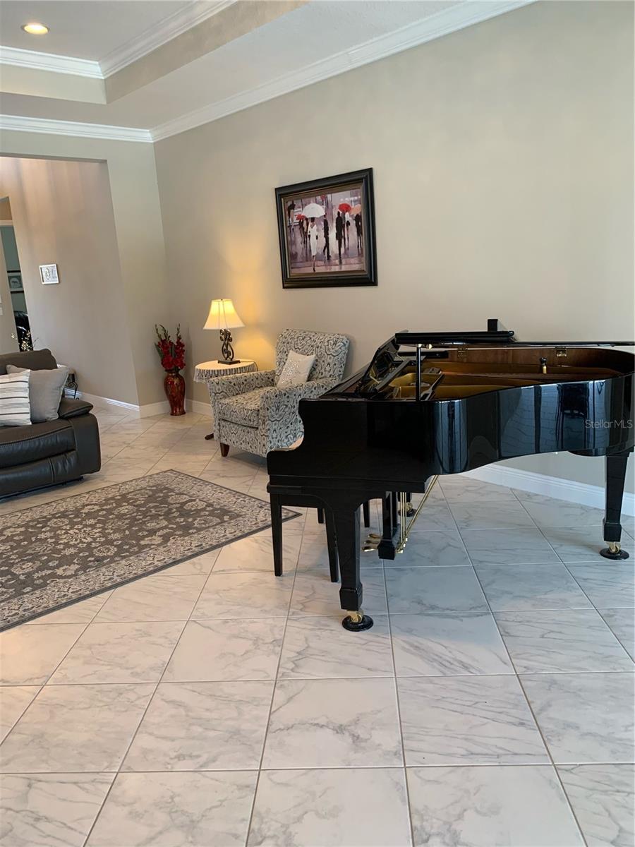 VALENCIA LAKES - Residential