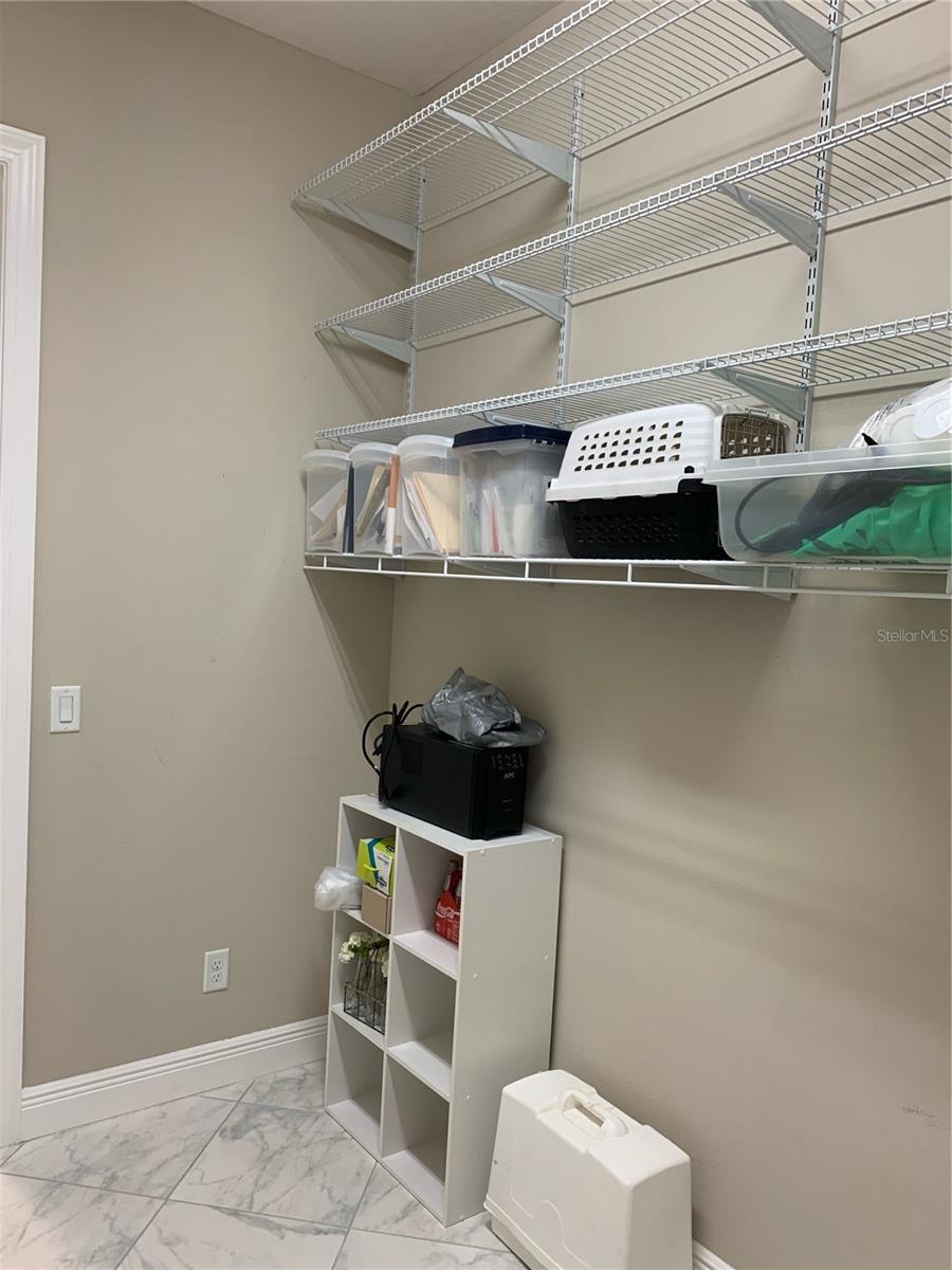 VALENCIA LAKES - Residential