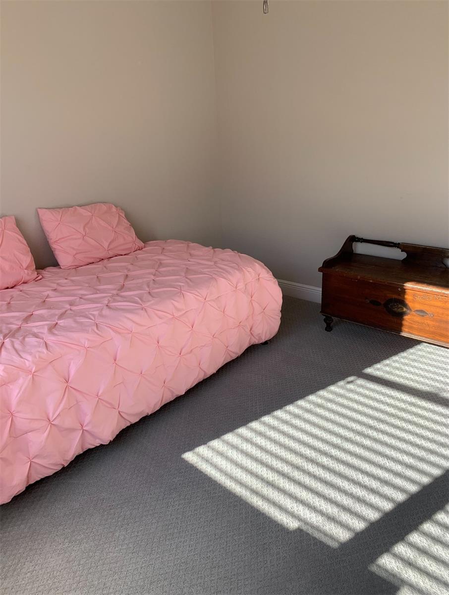 VALENCIA LAKES - Residential