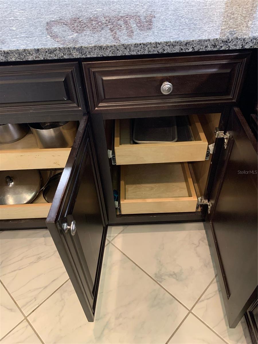 VALENCIA LAKES - Residential