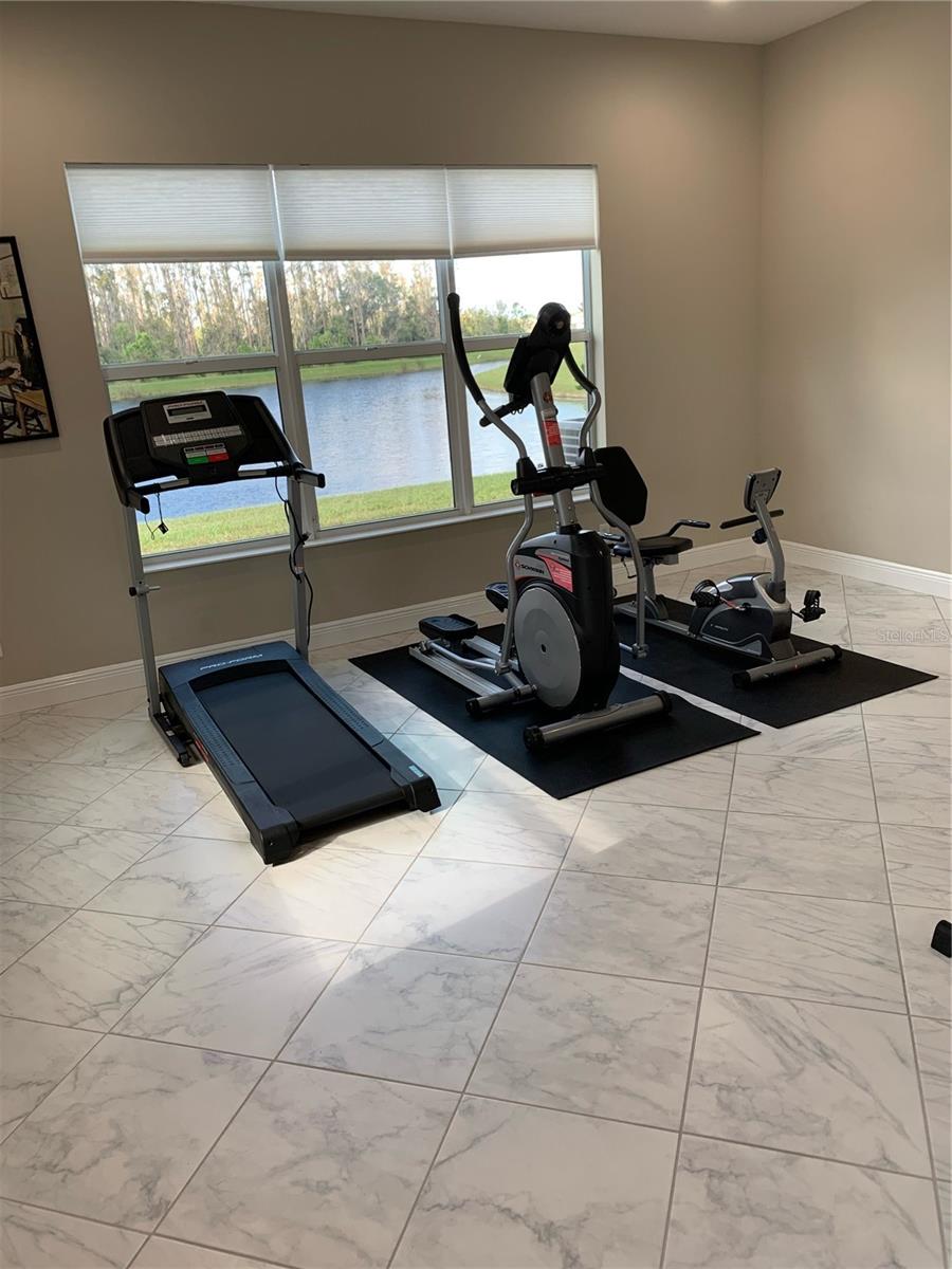 VALENCIA LAKES - Residential