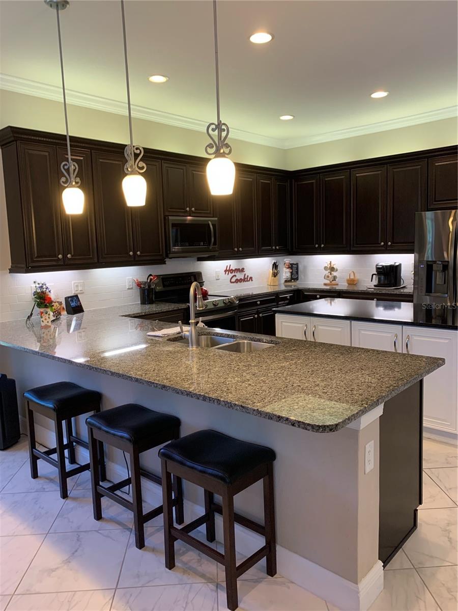 VALENCIA LAKES - Residential