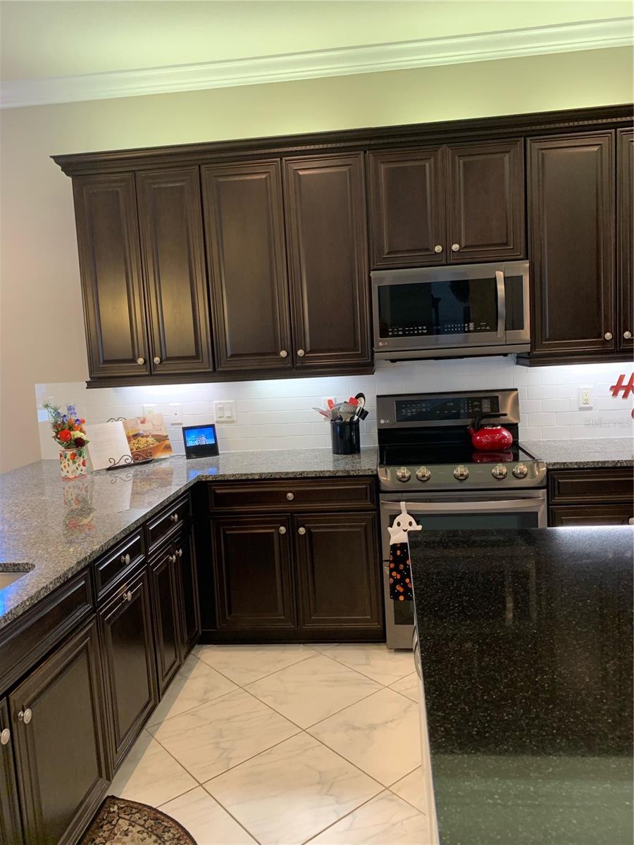 VALENCIA LAKES - Residential