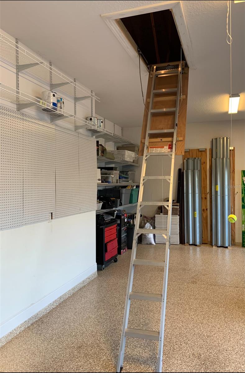 VALENCIA LAKES - Residential