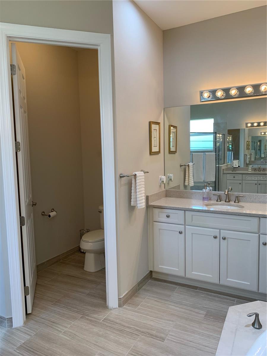 VALENCIA LAKES - Residential