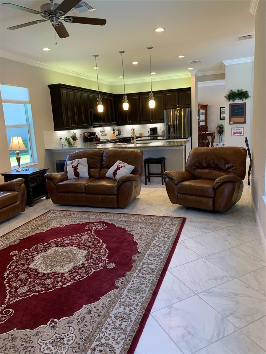 VALENCIA LAKES - Residential