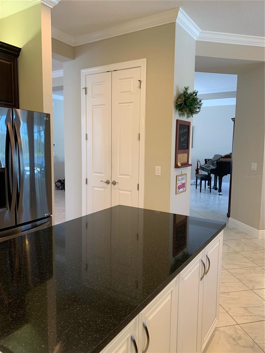 VALENCIA LAKES - Residential