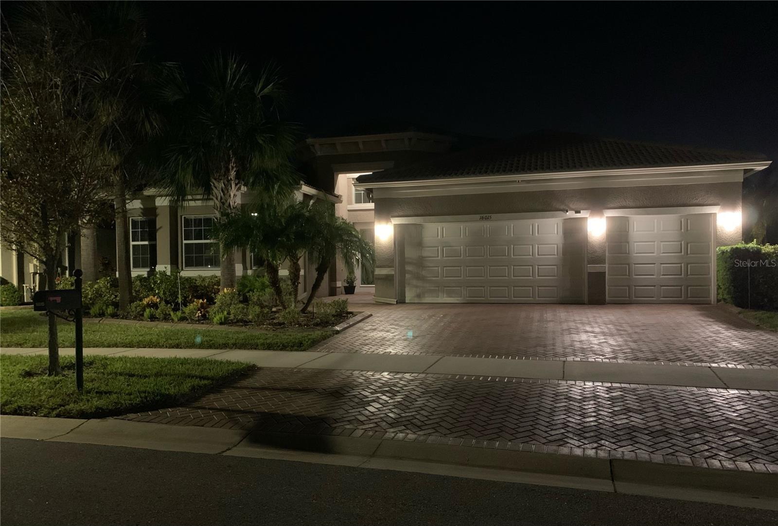 VALENCIA LAKES - Residential