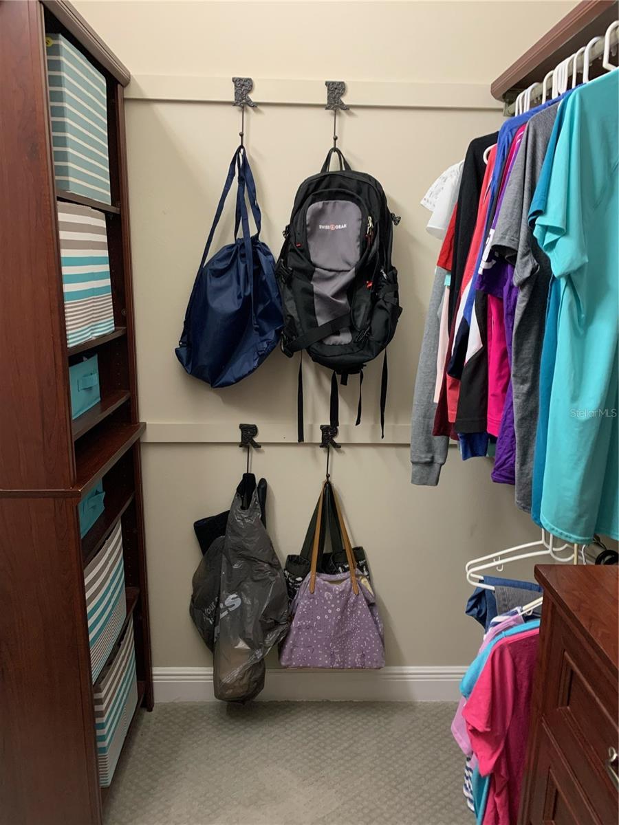 VALENCIA LAKES - Residential