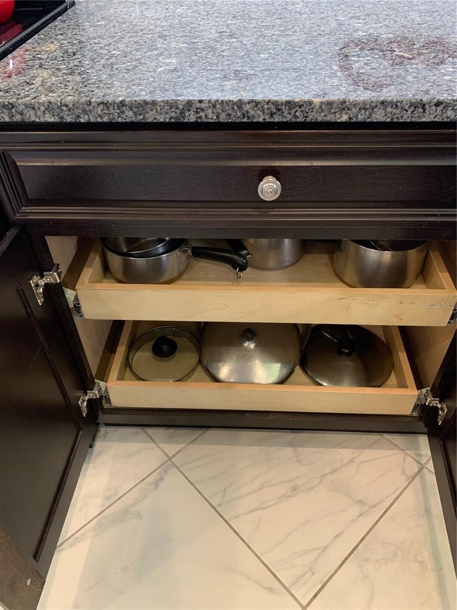 VALENCIA LAKES - Residential