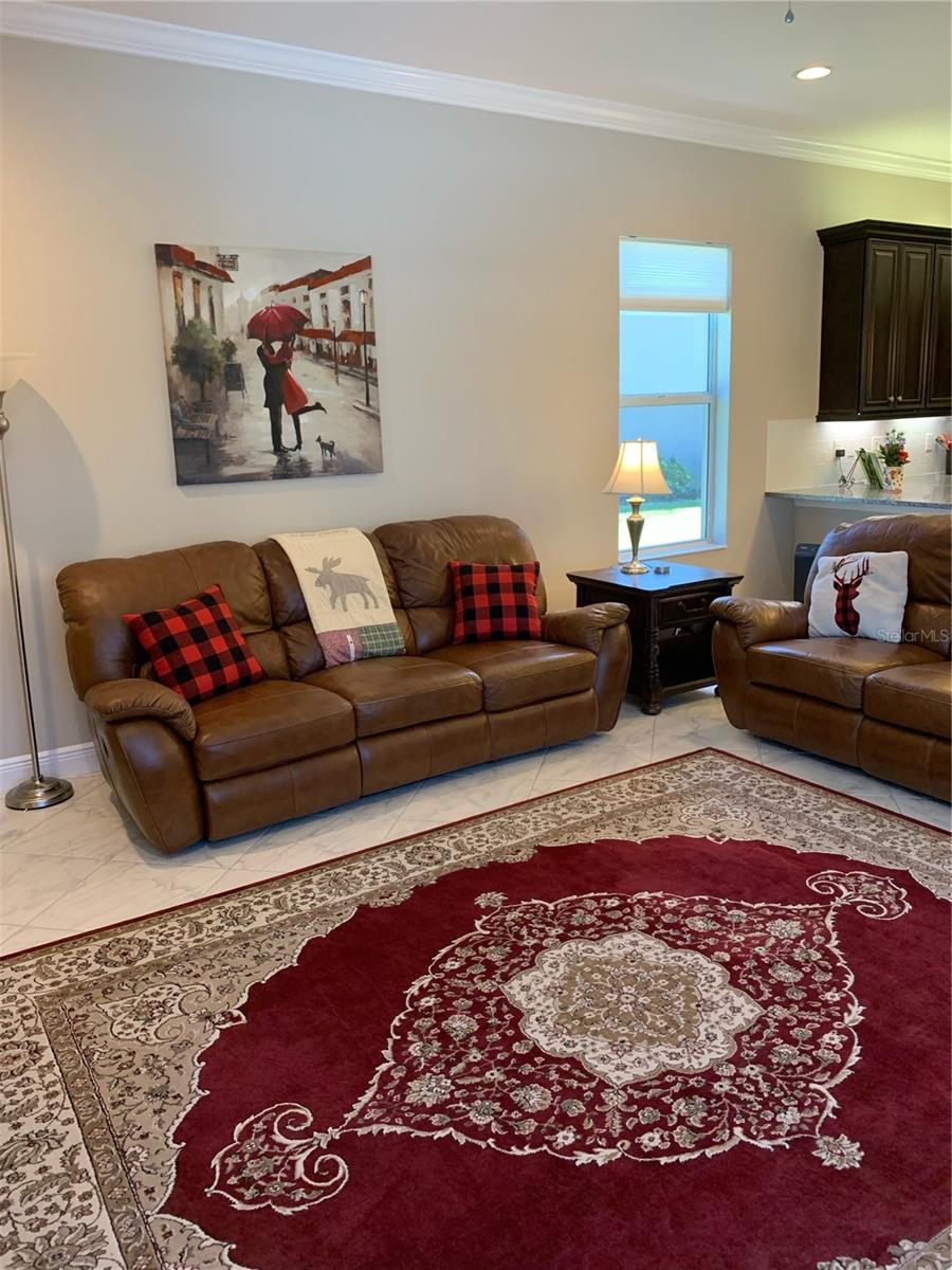 VALENCIA LAKES - Residential