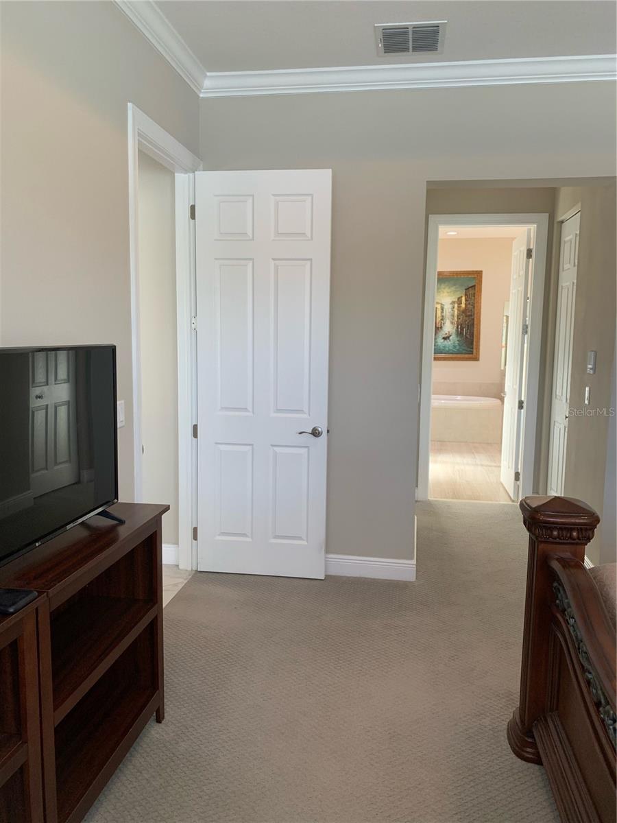 VALENCIA LAKES - Residential