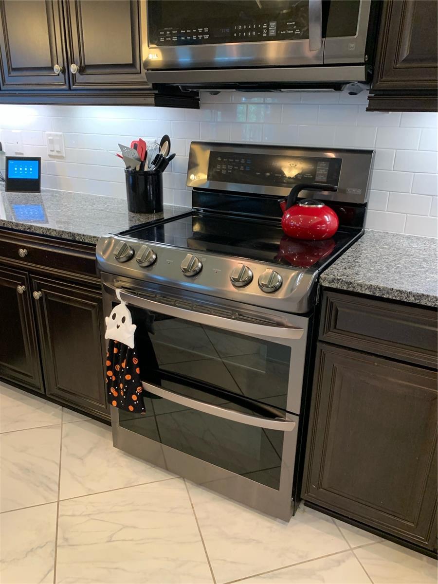 VALENCIA LAKES - Residential