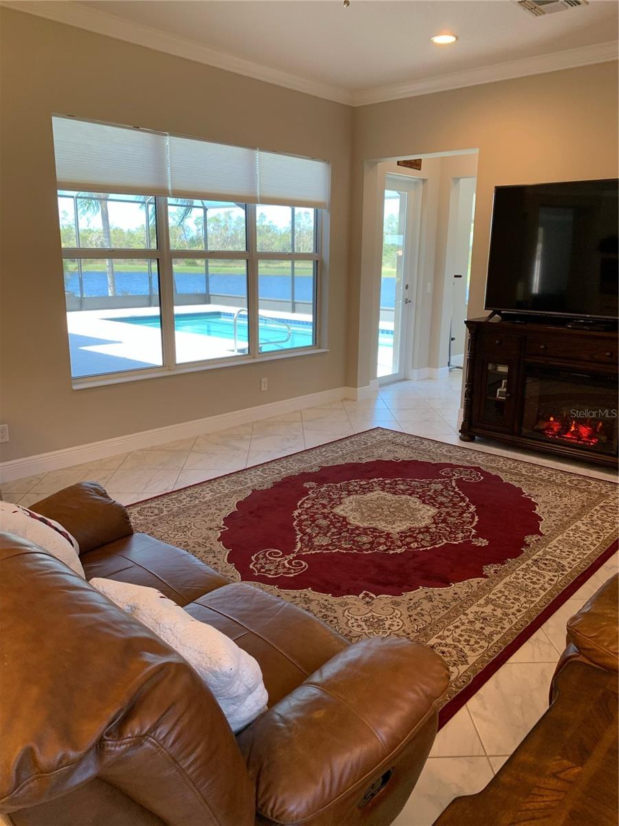 VALENCIA LAKES - Residential