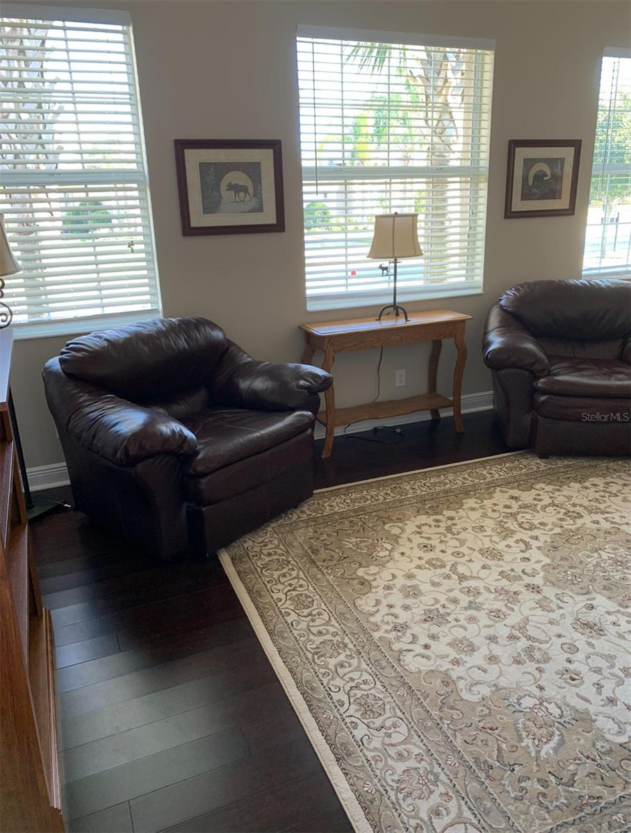 VALENCIA LAKES - Residential