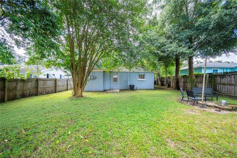 A home in LAKELAND