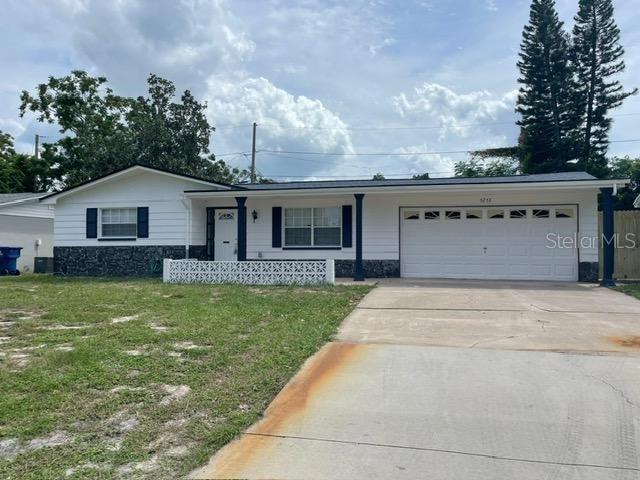 2 BEDROOM 1.5 BATHROOM 2 CAR GARAGE FULLY UPDATED HOME LOCATED IN HOLIDAY, NICE OPEN FLOOR PLAN, NEW PORCELAIN TILE THROUGHOUT, NEW APPLIANCES, GRANITE COUNTERTOPS IN THE KITCHEN. GREAT LOCATION CLOSE TO TAPRON SPRING AND NEWE PORT RICHEY.