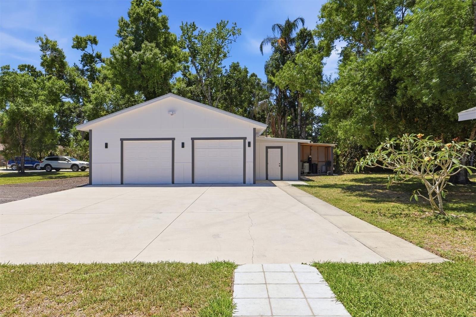 SHADY OAKS - Residential