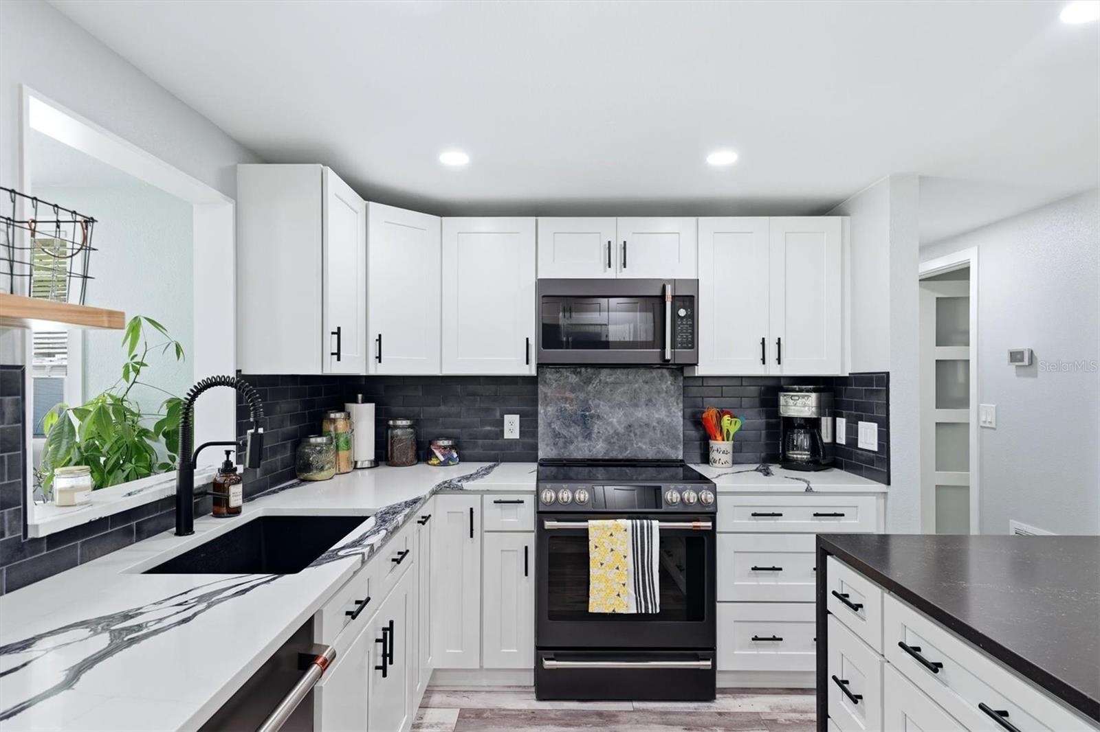 SHADY OAKS - Residential