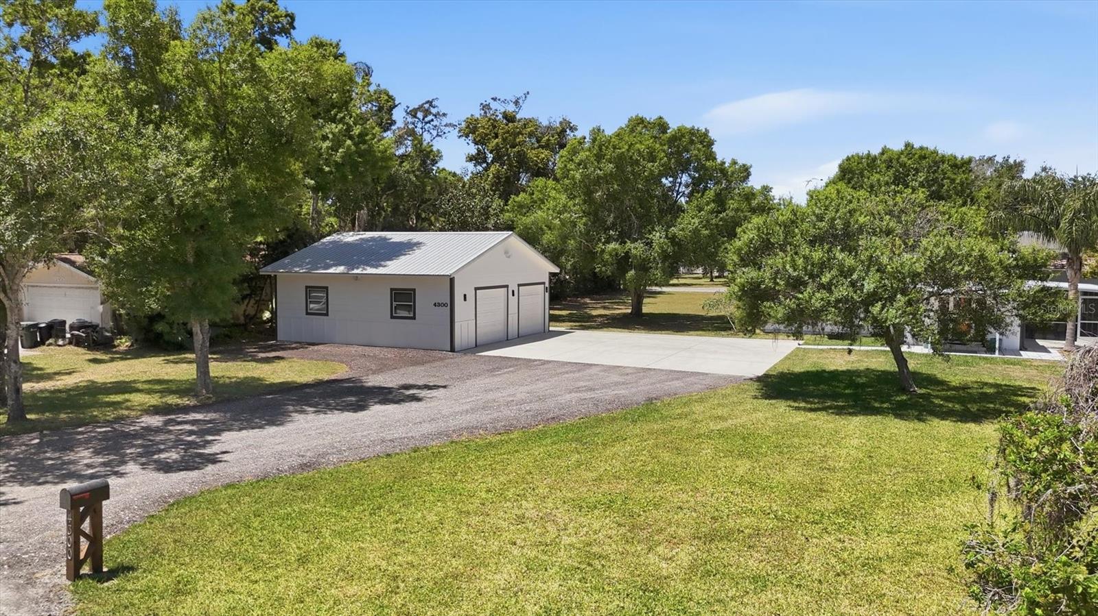 SHADY OAKS - Residential