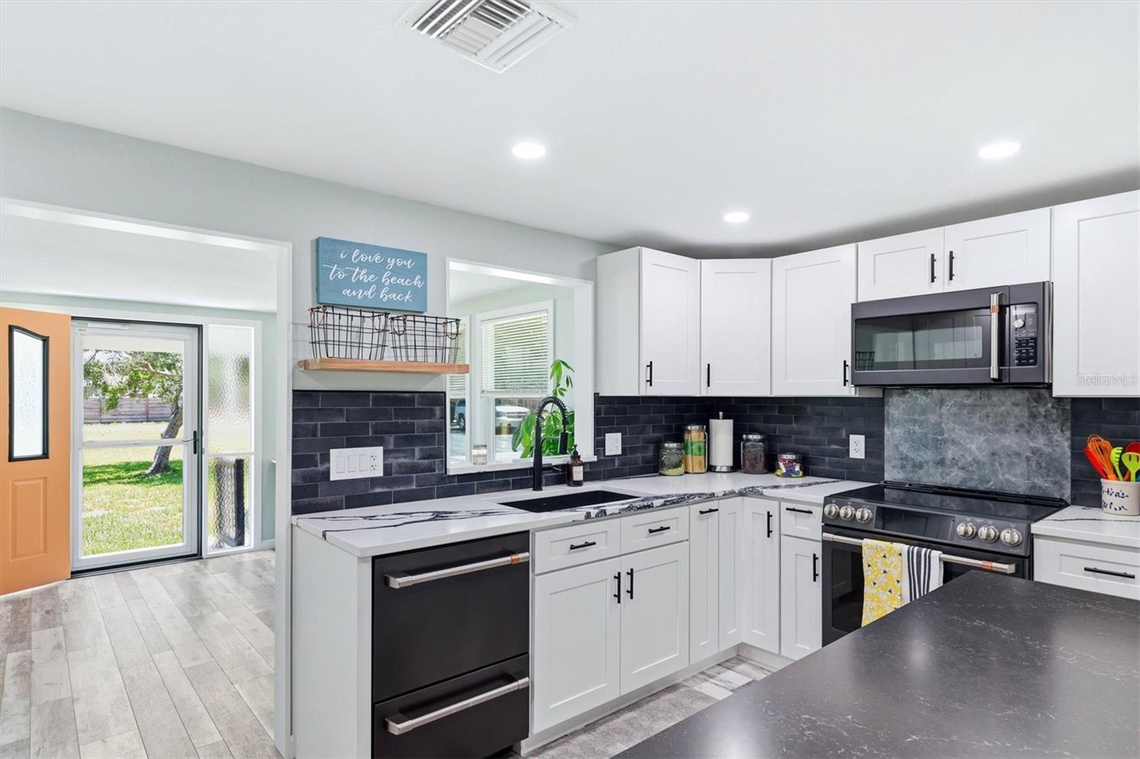 SHADY OAKS - Residential