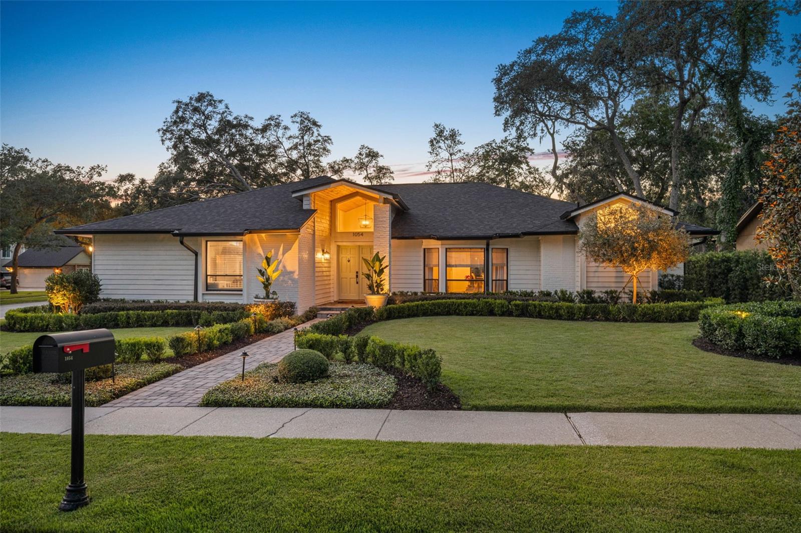 1054 WHISPERING COVE