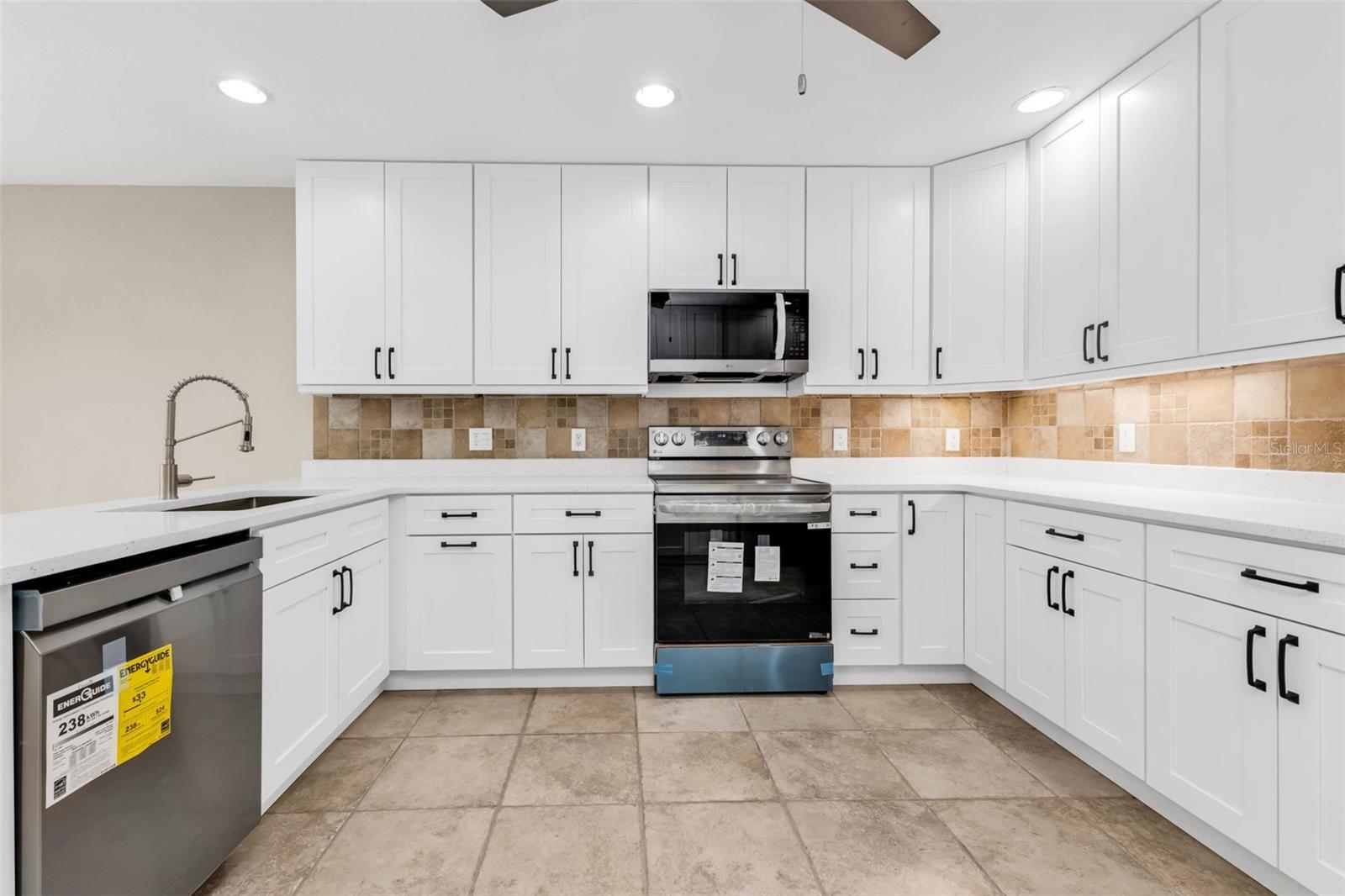 PALM SHORES - Residential