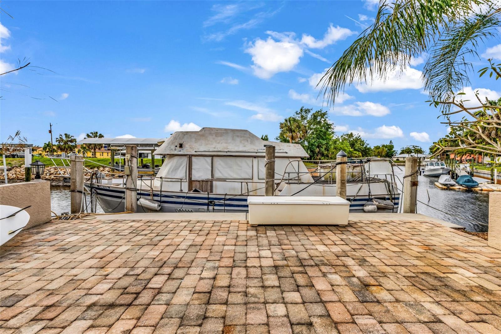 PALM SHORES - Residential