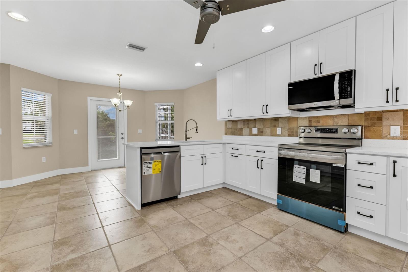 PALM SHORES - Residential