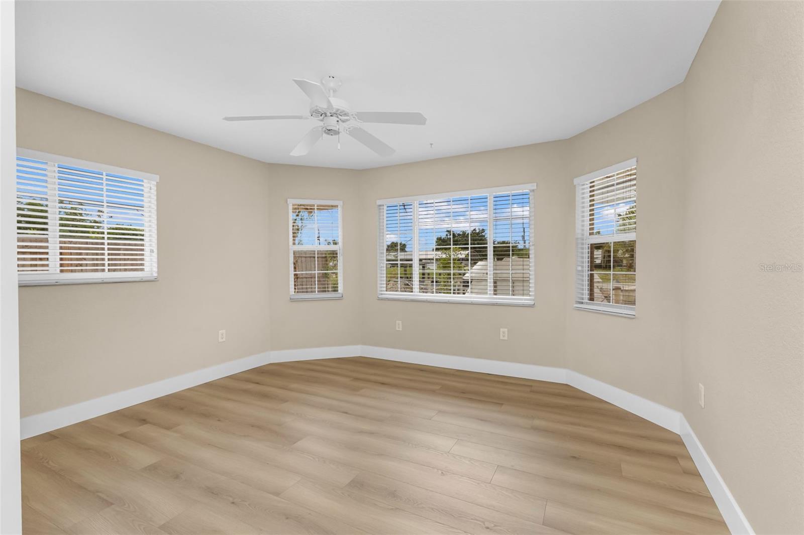 PALM SHORES - Residential