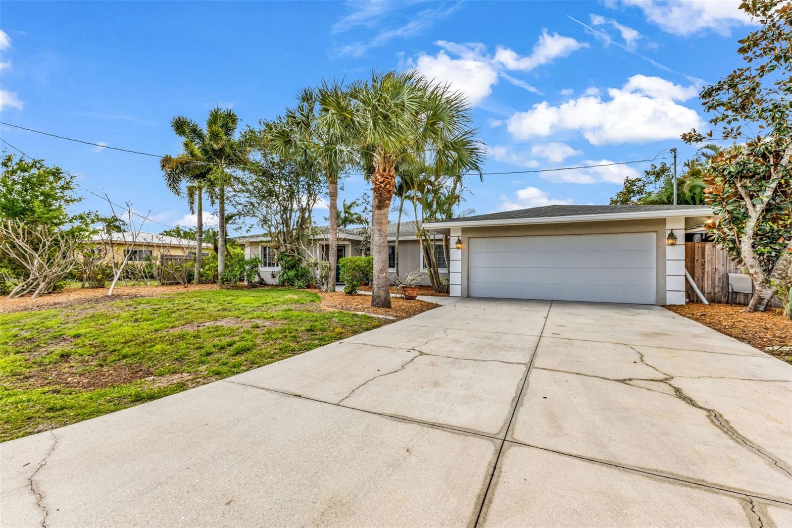 PALM SHORES - Residential