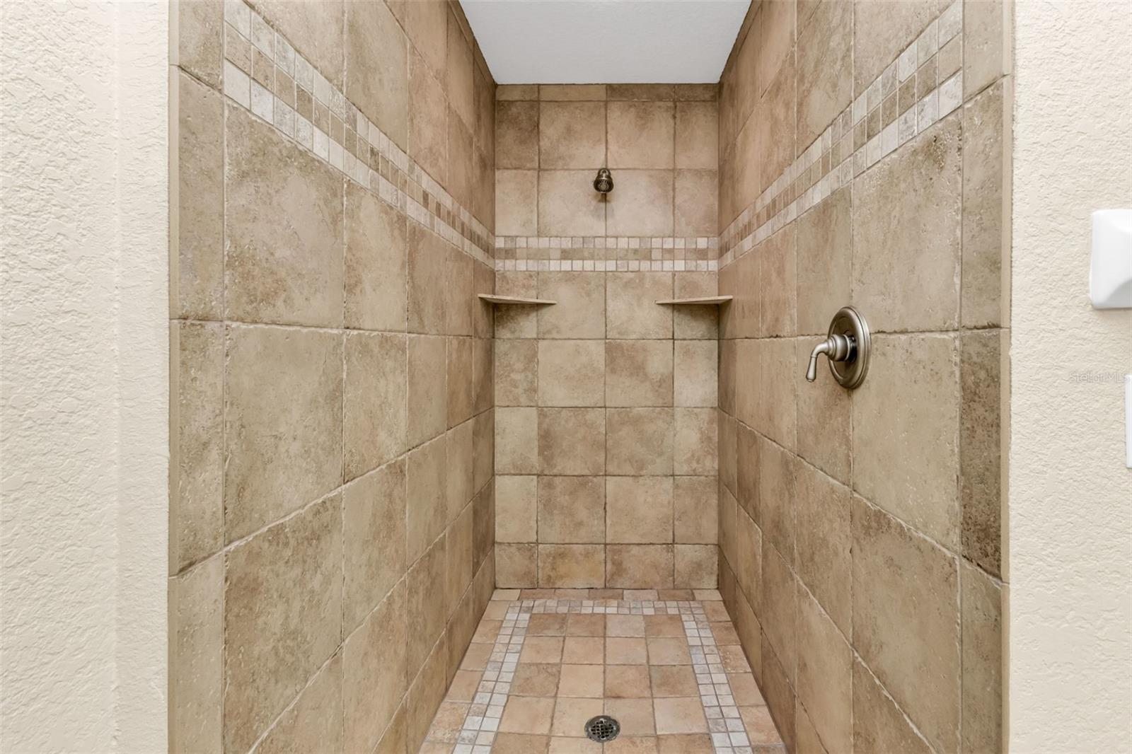 PALM SHORES - Residential