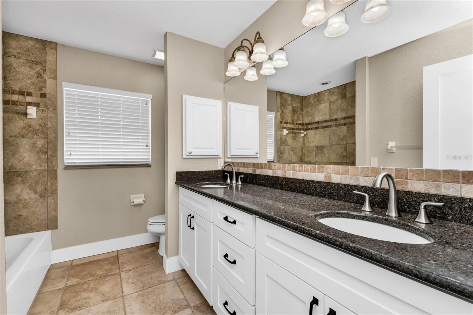 PALM SHORES - Residential