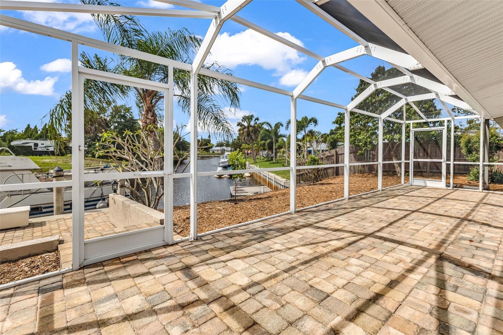 PALM SHORES - Residential