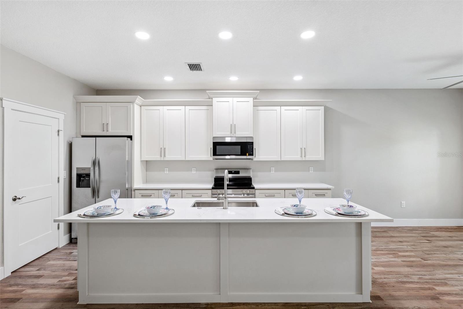 6454 FREEPORT DRIVE
