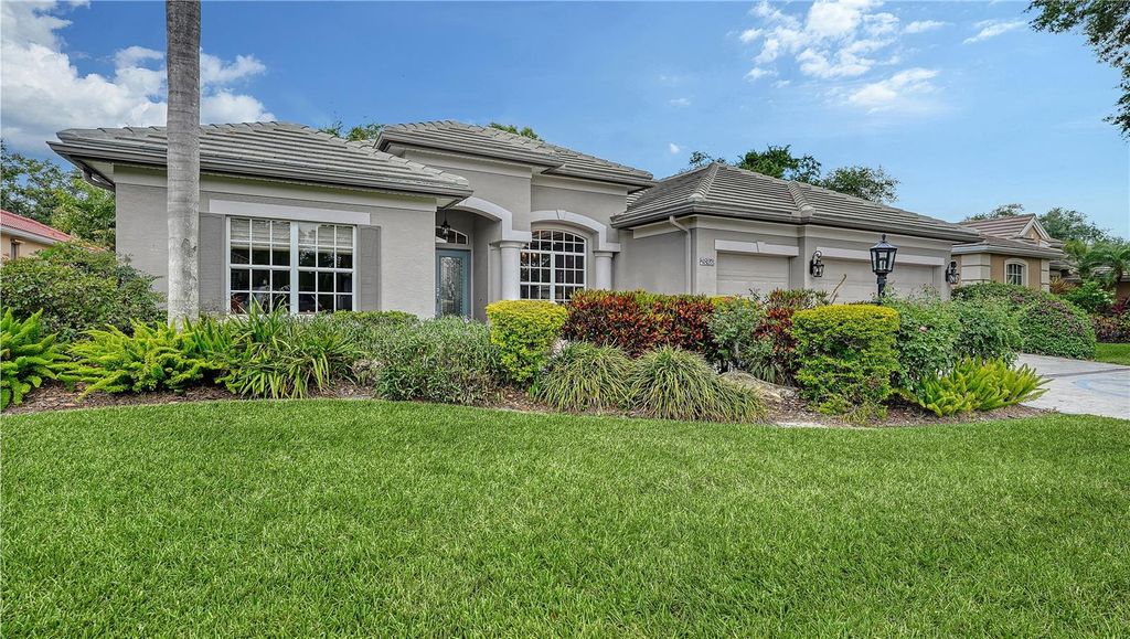 Photo of 4823 Carrington Circle, Sarasota, FL 34243 (MLS # A4687377)