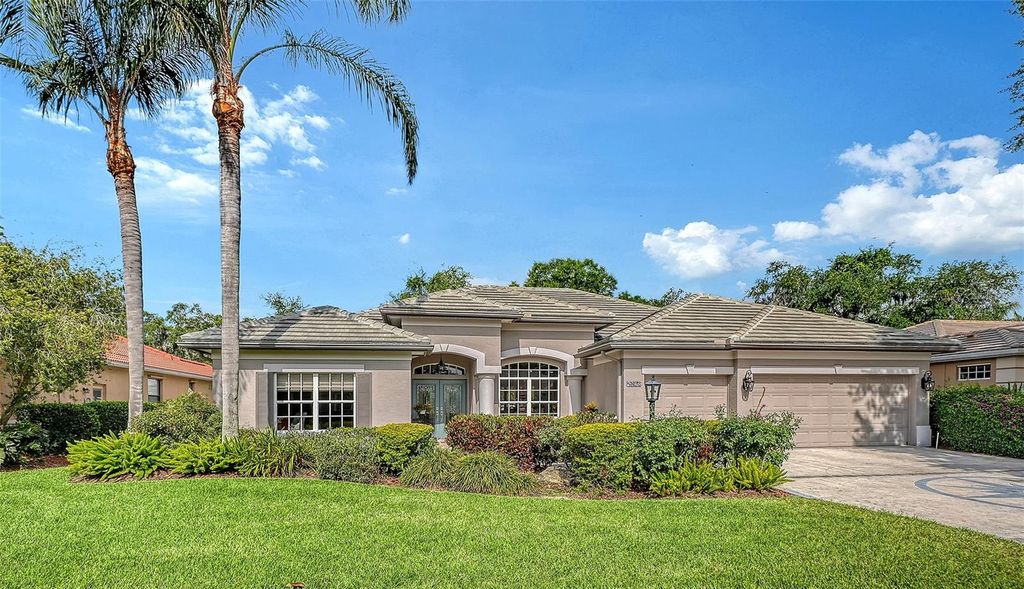 Photo of 4823 Carrington Circle, Sarasota, FL 34243 (MLS # A4687377)