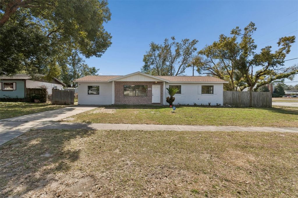Photo of 1402 Rolling Green Drive, Apopka, FL 32703 (MLS # O6385057)