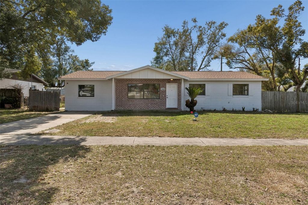 Photo of 1402 Rolling Green Drive, Apopka, FL 32703 (MLS # O6385057)